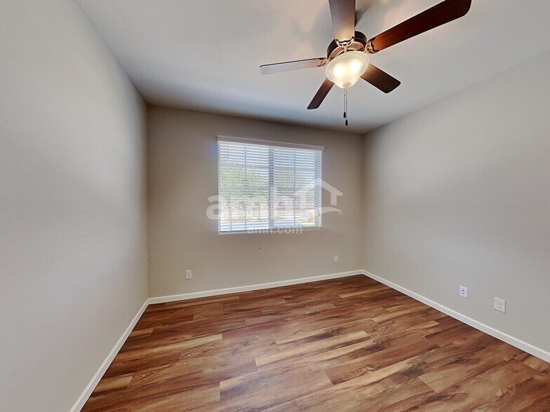 Building Photo - 20793 W Maiden Ln