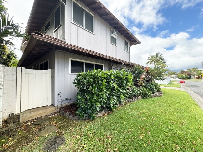 Primary Photo - Small Pet Friendly Kailua Apartment with Window AC.