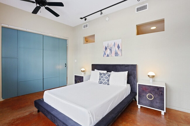 Building Photo - 1041 Constance St