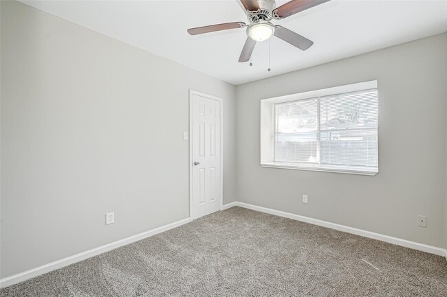 Building Photo - 16938 Enchanted Cir E