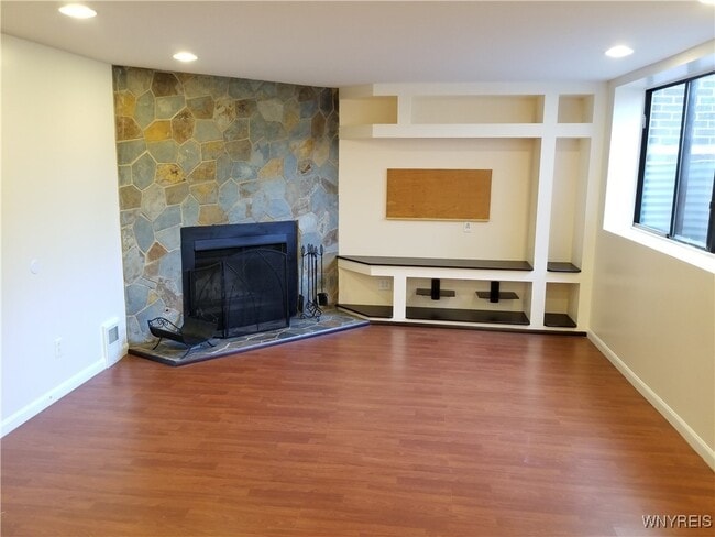 Building Photo - 807 Red Fern Ct