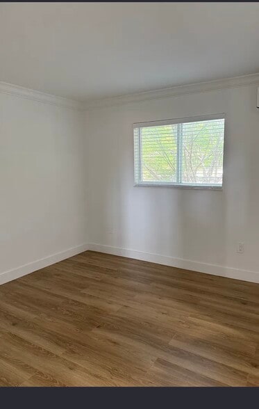 Building Photo - 1014 Salzedo St