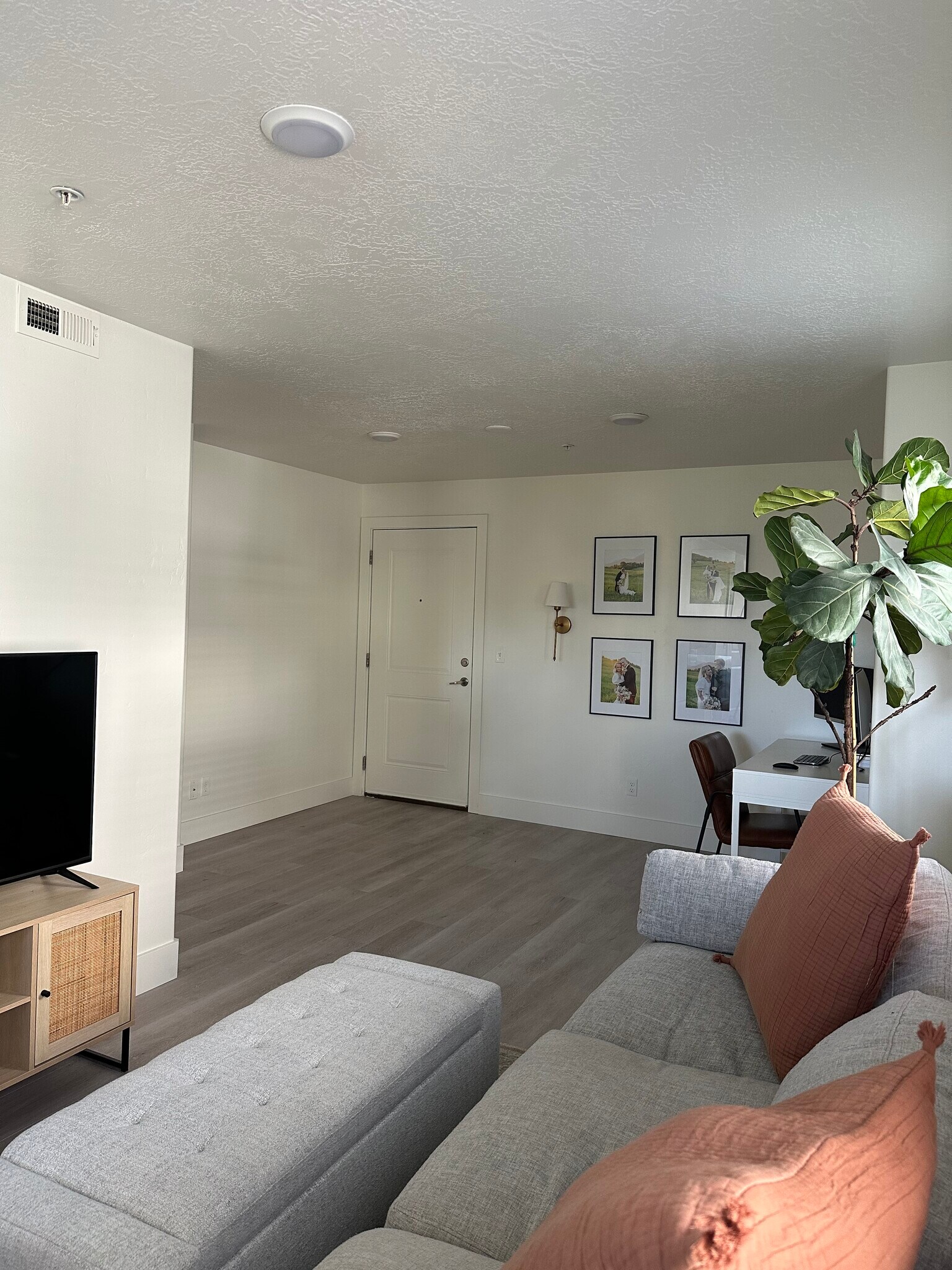 Building Photo - 1055 W 1033 N