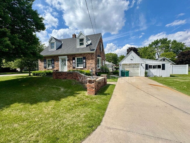 Primary Photo - 512 W Stanton St