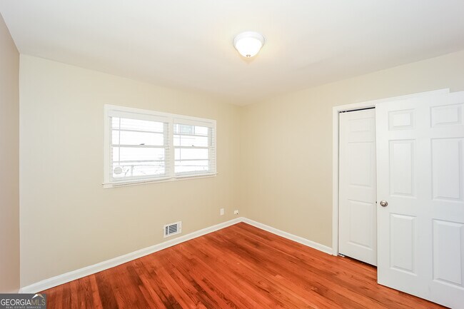Building Photo - 1794 Broadwell St SW