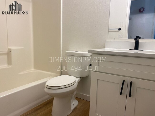Building Photo - Charming 3 bed 2.5 Bath Duplex in Auburn
