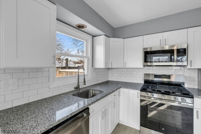 Building Photo - 415 Highland Pl