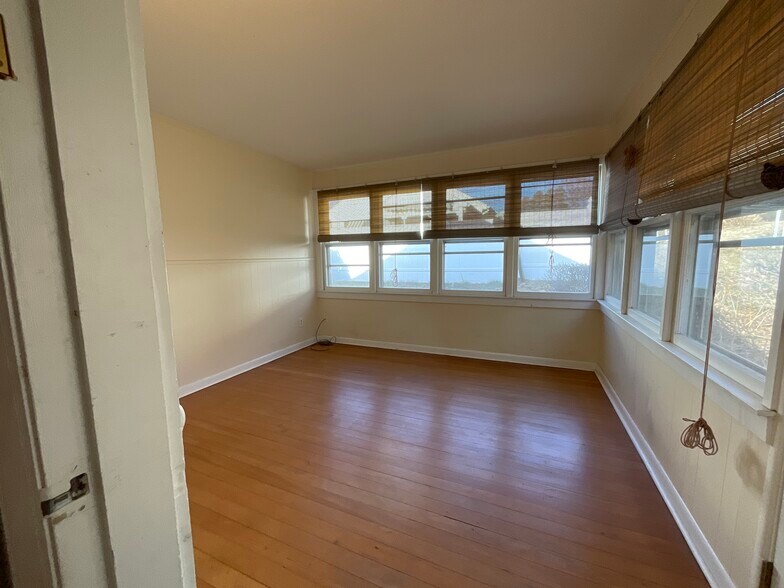 Building Photo - 9 Edwards Rd