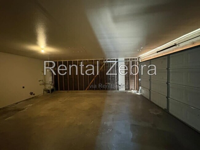 Building Photo - 63 Skylark Ct