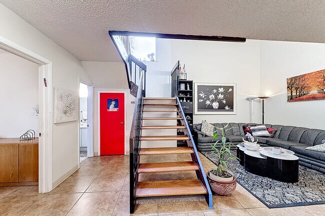 Building Photo - 693 NW 102 Pl