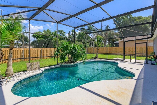 Building Photo - Beautifully Updated 4-Bedroom Pool Home in Winding Hollow