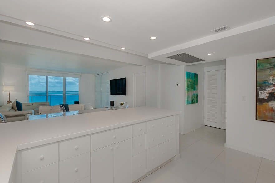 Building Photo - 2301 Collins Ave