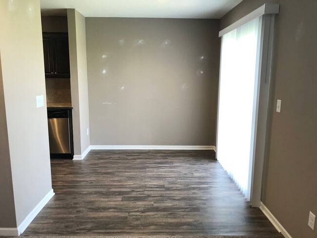 Building Photo - 3 Bed Townhome Grain Valley