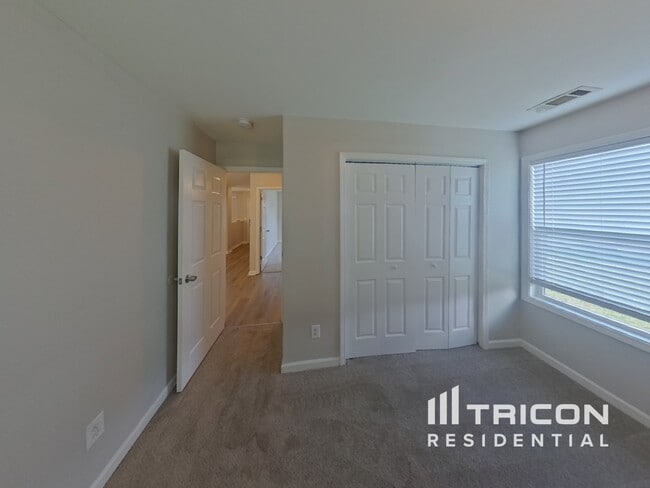 Building Photo - 455 Abbey Pl