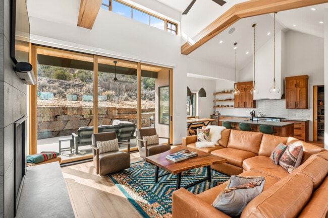 Building Photo - 117 Bowles Dr