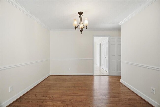 Building Photo - 2600 Holcomb Springs Dr