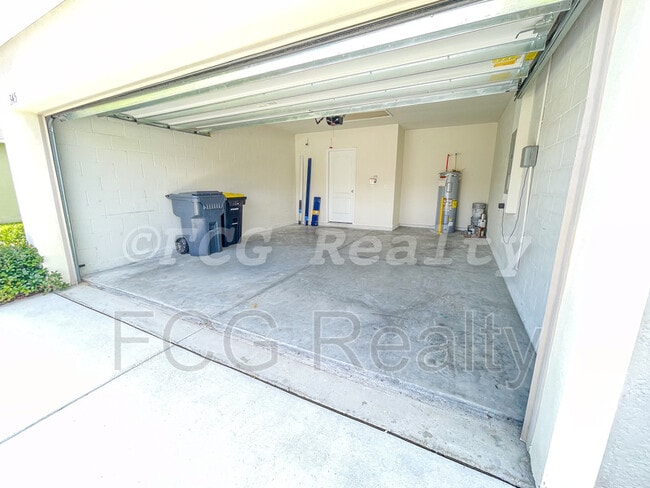 Building Photo - 345 Holly Berry Dr