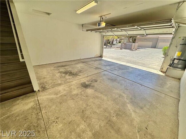 Building Photo - Well-maintained condo located in a convenient Southwest Las Vegas community. Attached 2 car garage.