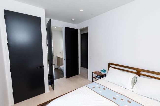 Building Photo - Modern Penthouse in Columbia Heights