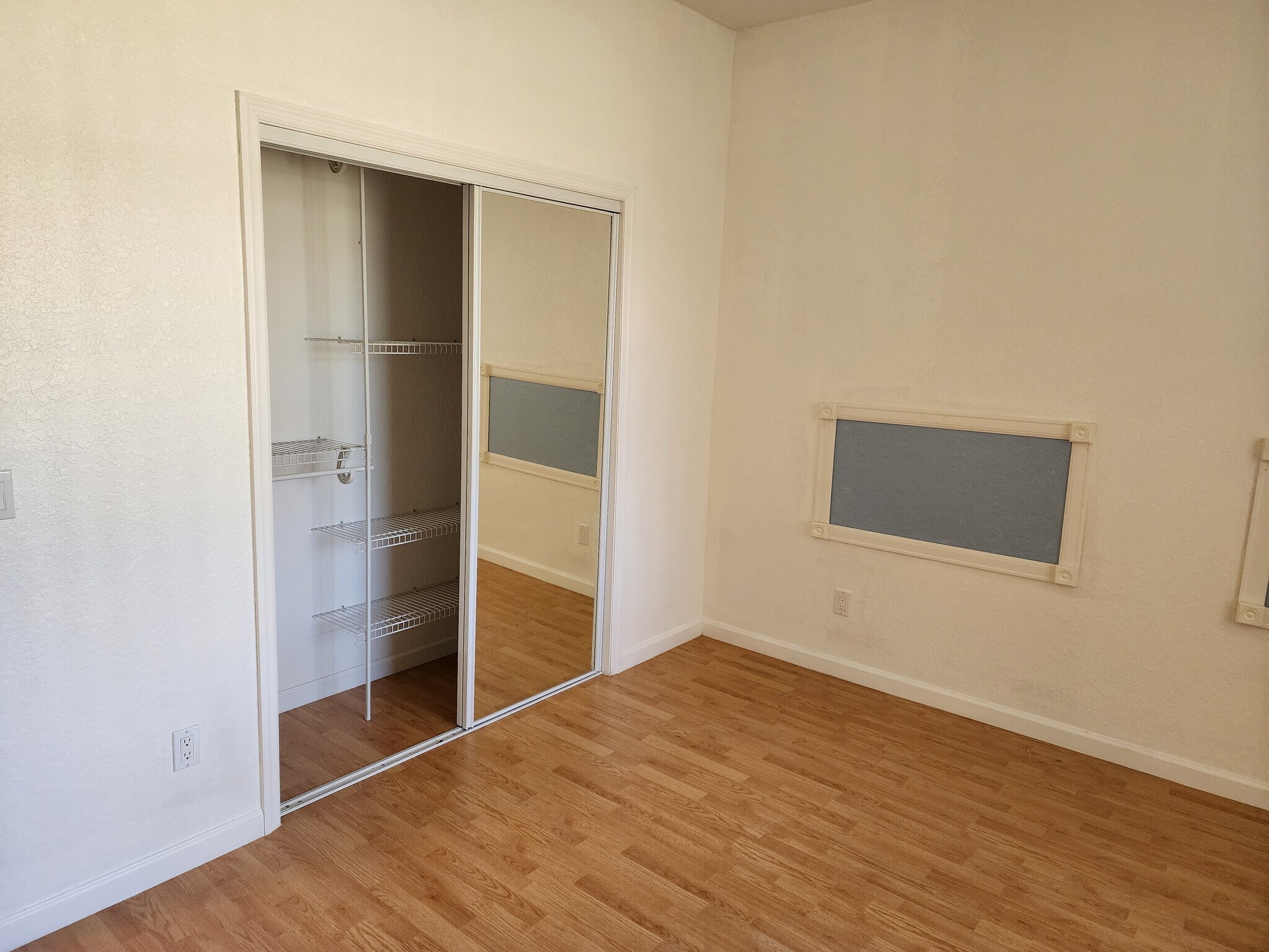 Building Photo - 223 Golf Aire Blvd