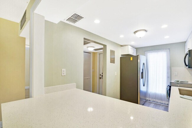 Building Photo - 4500 N Federal Hwy