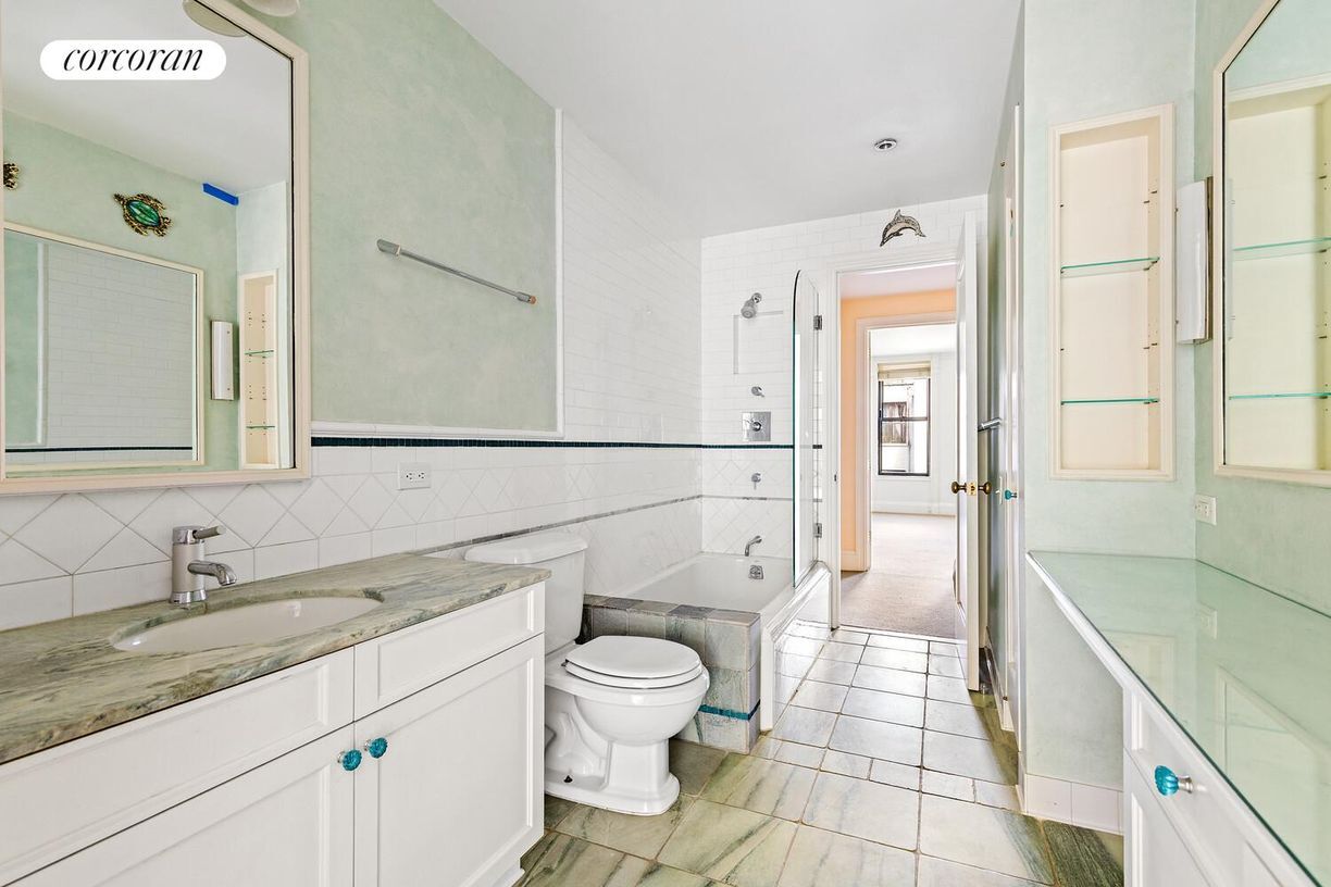 Building Photo - 37 W 87th St