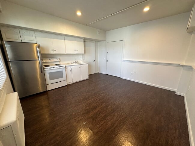 Building Photo - Studio Apartment in Clearfield!