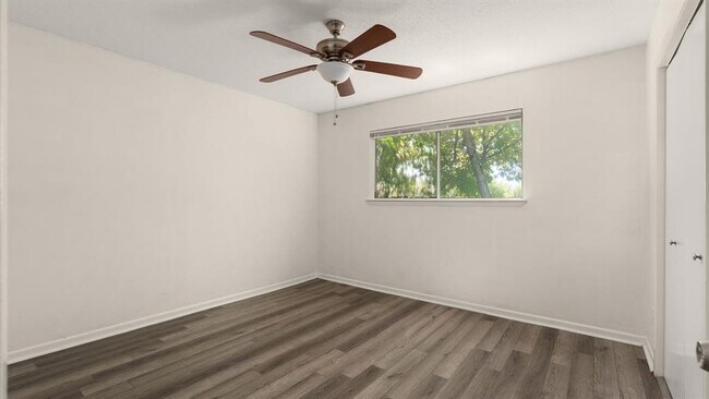 Building Photo - 7409 Shadow Hill Dr