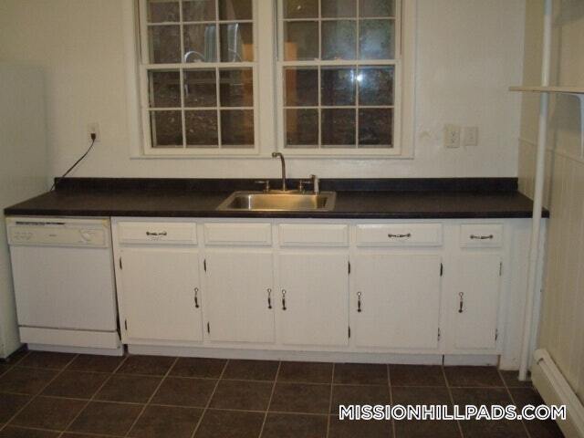 Building Photo - 42 Hillside St