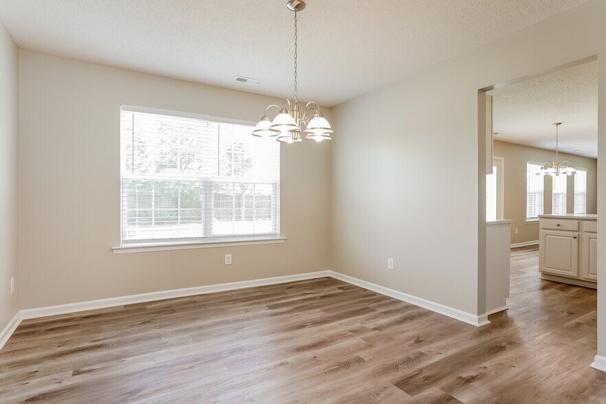 Building Photo - 4920 Alenja Ln
