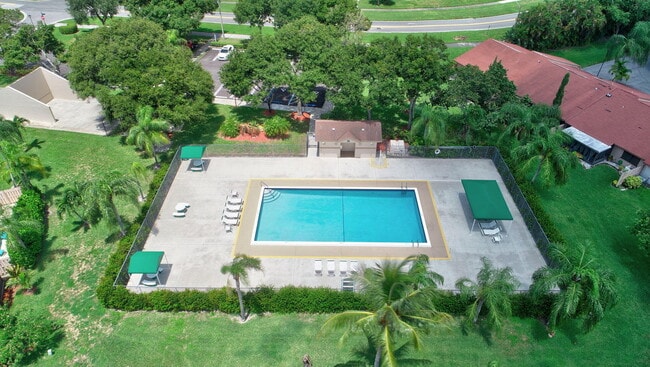 Building Photo - 15 Farnworth Dr