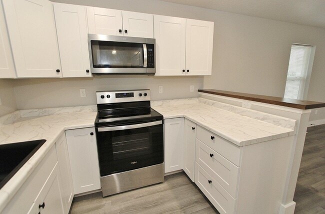 Building Photo - 402 Hazel Ave