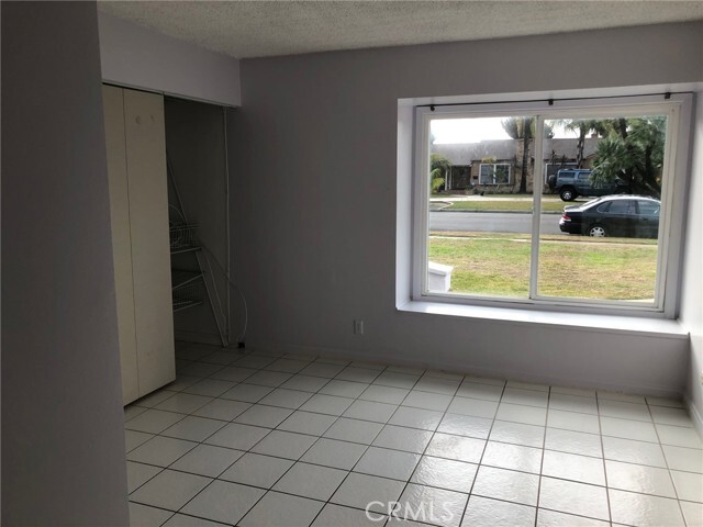 Building Photo - 1435 W Westmont Dr