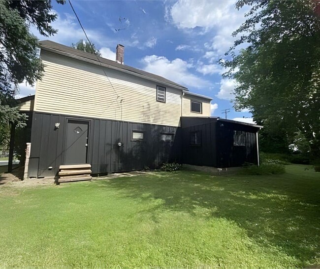 Building Photo - 9918 Sandusky Ave