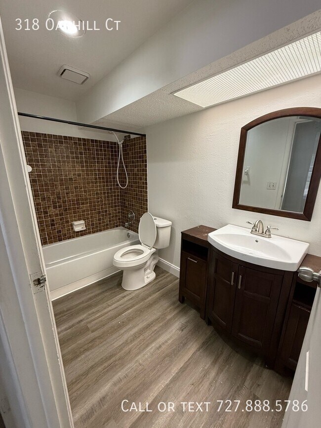 Building Photo - 318 Oakhill Ct