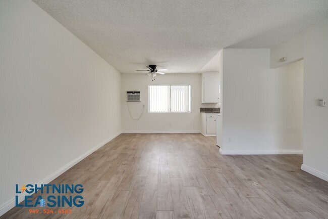 Building Photo - 5130 1/2 Yarmouth-25D