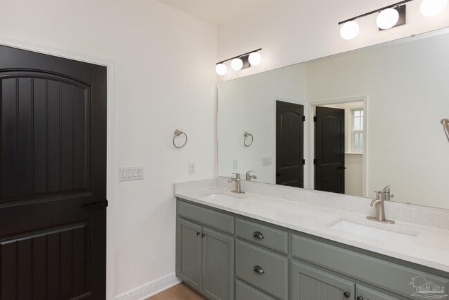 Building Photo - 1005 N A St