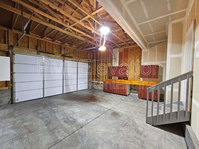 Building Photo - 10040 Hough Point