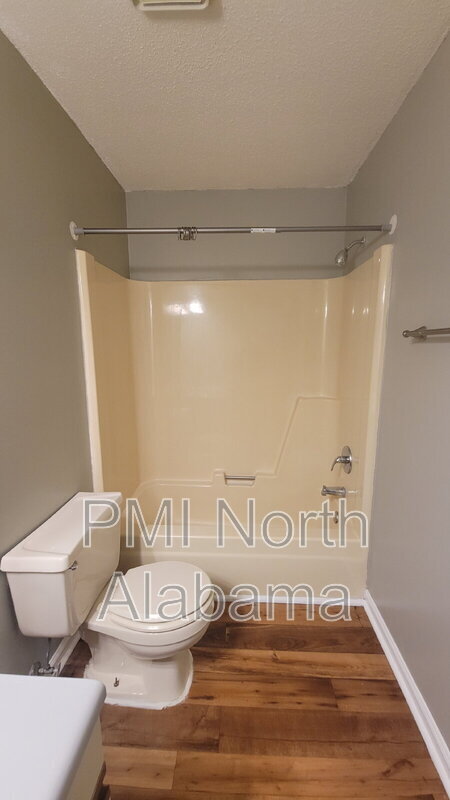 Building Photo - 4421 Bonnell Dr