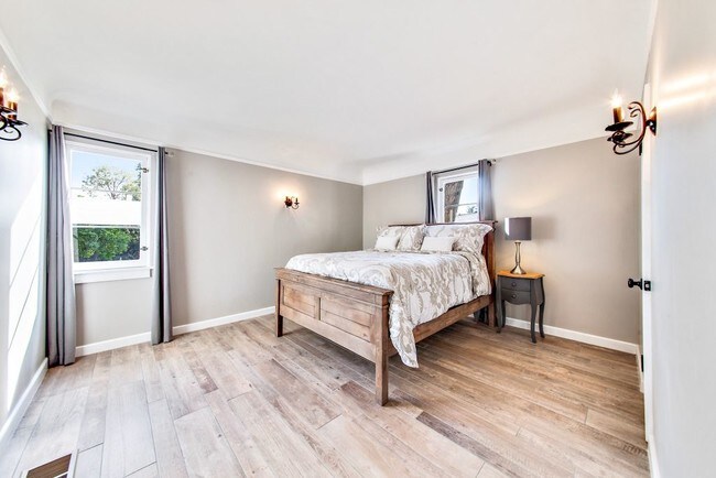 Bedroom Room 1 - 100 W Tremont St