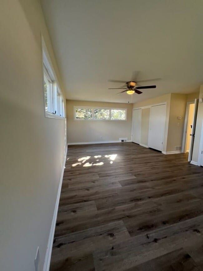 Building Photo - Roomy 3 bedroom/2 bath home on 1 acre in Phenix City!