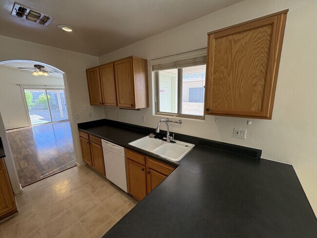 Building Photo - Vail School District 3 bedroom two bath