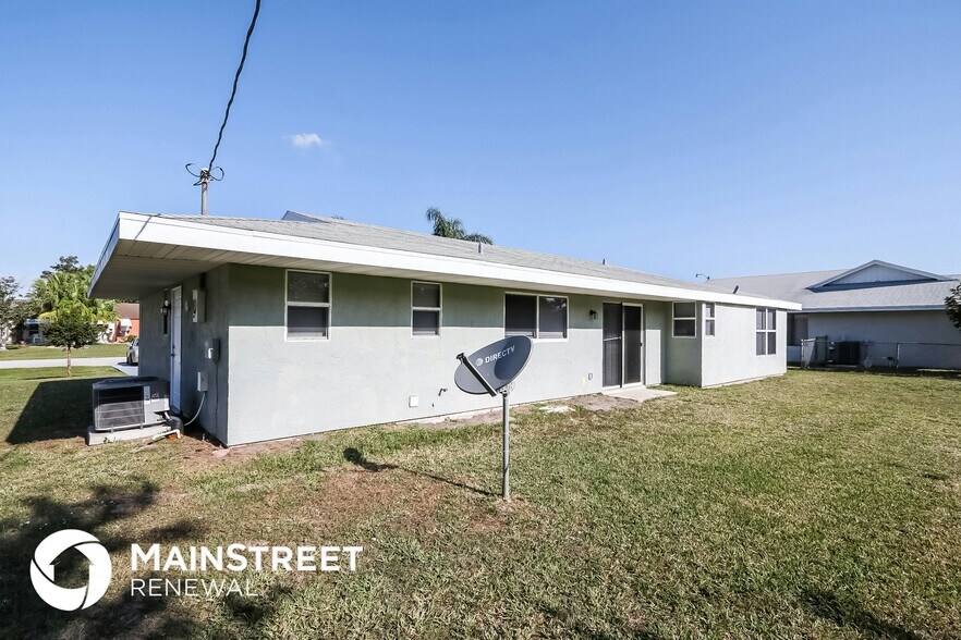 Building Photo - 2169 SE Shelter Dr