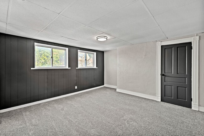 Building Photo - Gorgeous 4 bedroom home in Pittsburgh avai...