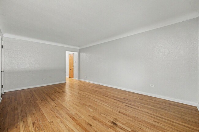 Building Photo - Bright Updated 2-Bed Condo with Vintage Charm Near Wash Park & Cherry Creek