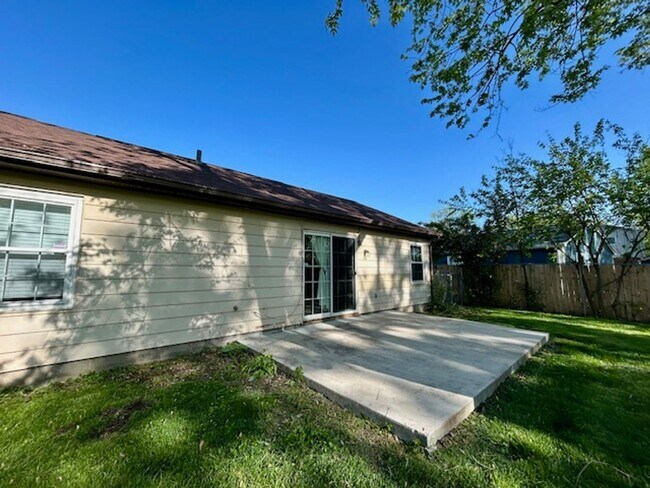 Building Photo - Wonderful 3 Bedroom 1.5 Bathroom Ranch Hom...