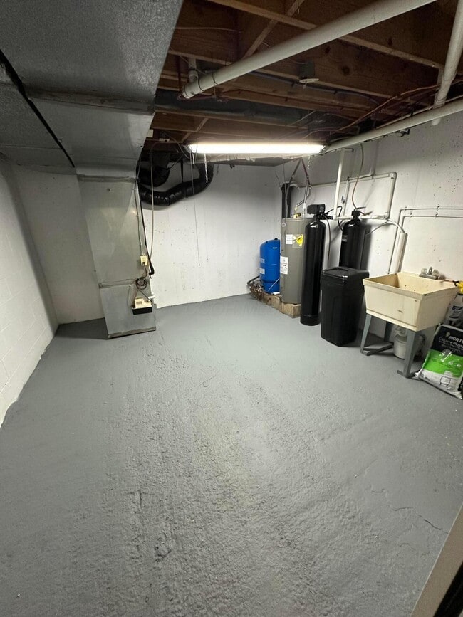 Building Photo - 4841 Julian Rd SW