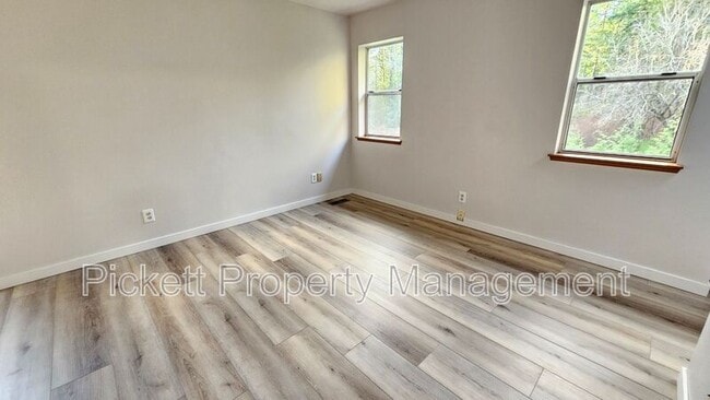 Building Photo - 4755 NW Hosman Cir