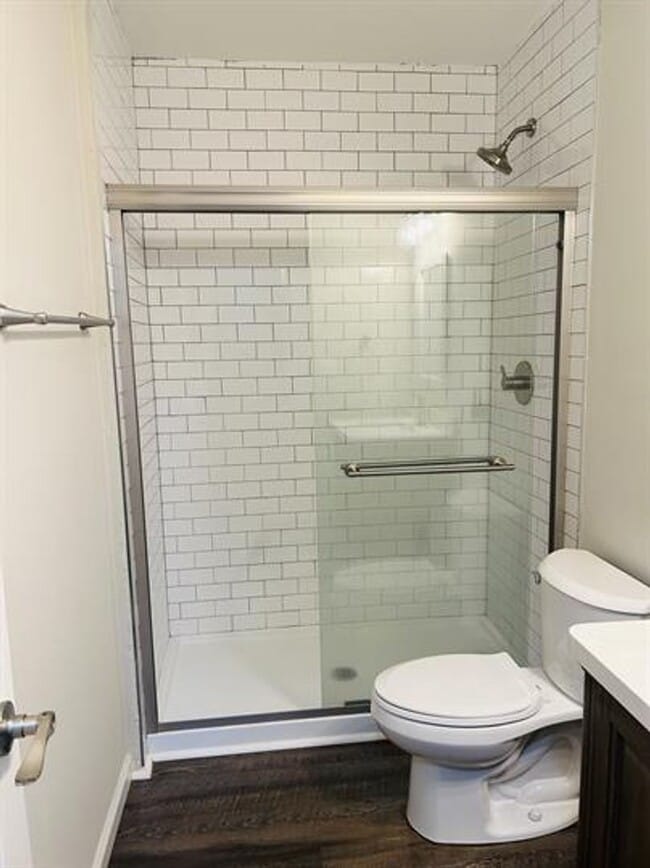 Building Photo - 2/1 Available Now Conveniently Located In ...