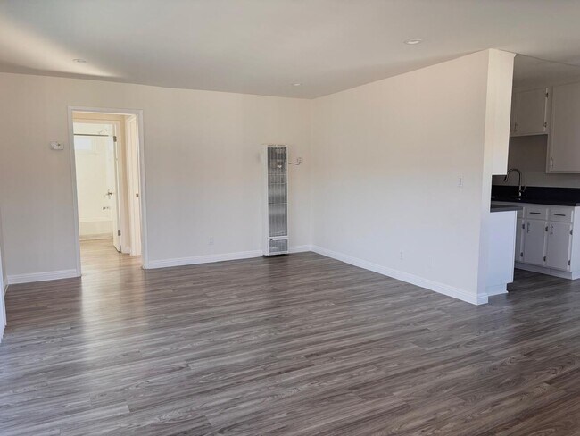 Interior Photo - Lan8140